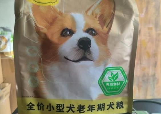 小型犬可以吃幼犬的狗粮吗？幼犬狗粮对小型犬有何影响？